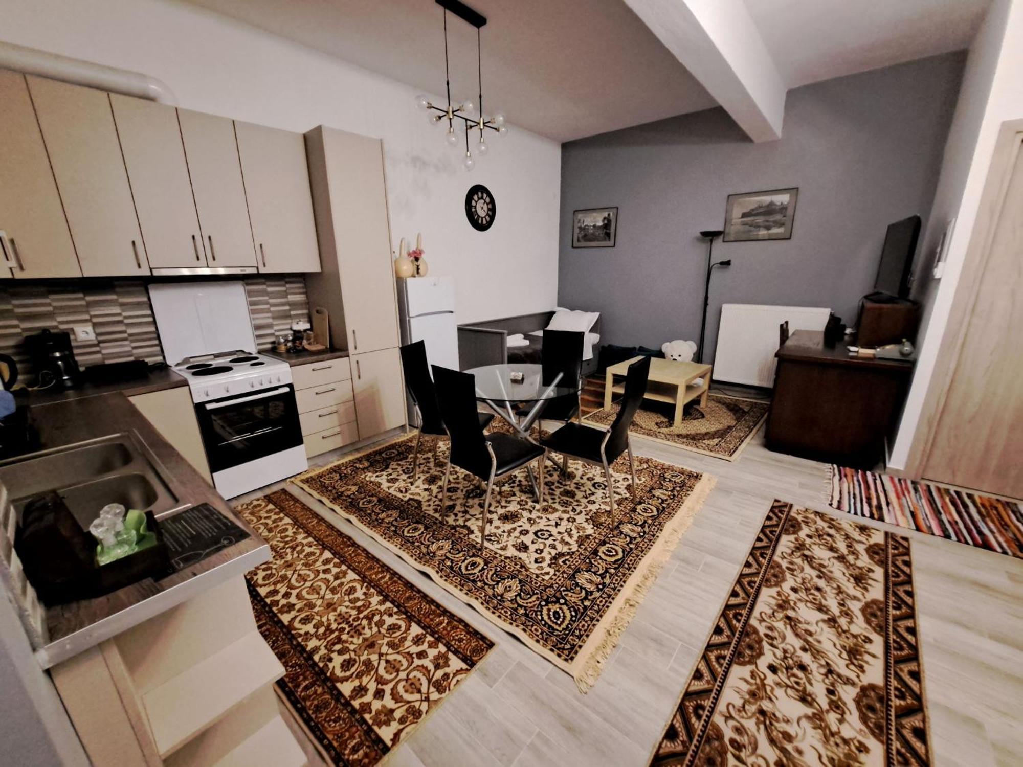 Villaggio Traditional Living *